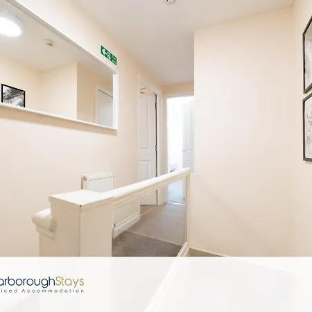 6 Bedroom Scarborough Retreat Sleeps 12 *