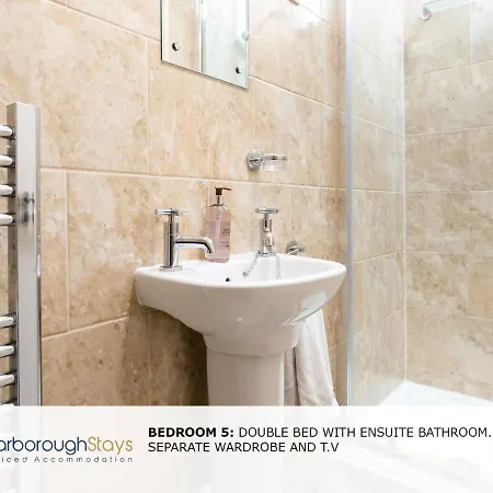 بيت للعطل 6 Bedroom Scarborough Retreat Sleeps 12