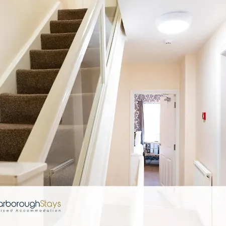 6 Bedroom Scarborough Retreat Sleeps 12 *