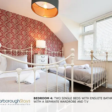 بيت للعطل 6 Bedroom Scarborough Retreat Sleeps 12