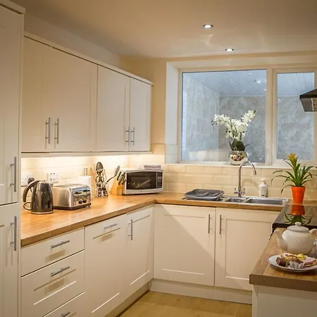 6 Bedroom Scarborough Retreat Sleeps 12 Holiday home Scarborough